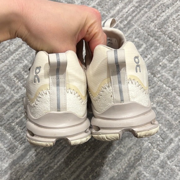 Women’s Neutral Beige Athletic Sneakers size 8 - Picture 5 of 8